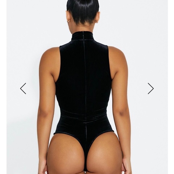 Naked Wardrobe blk sleeveless velvet bodysuit - Picture 3 of 3
